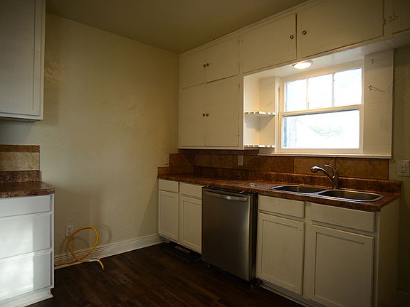 5th image of 3612 W Park Pl