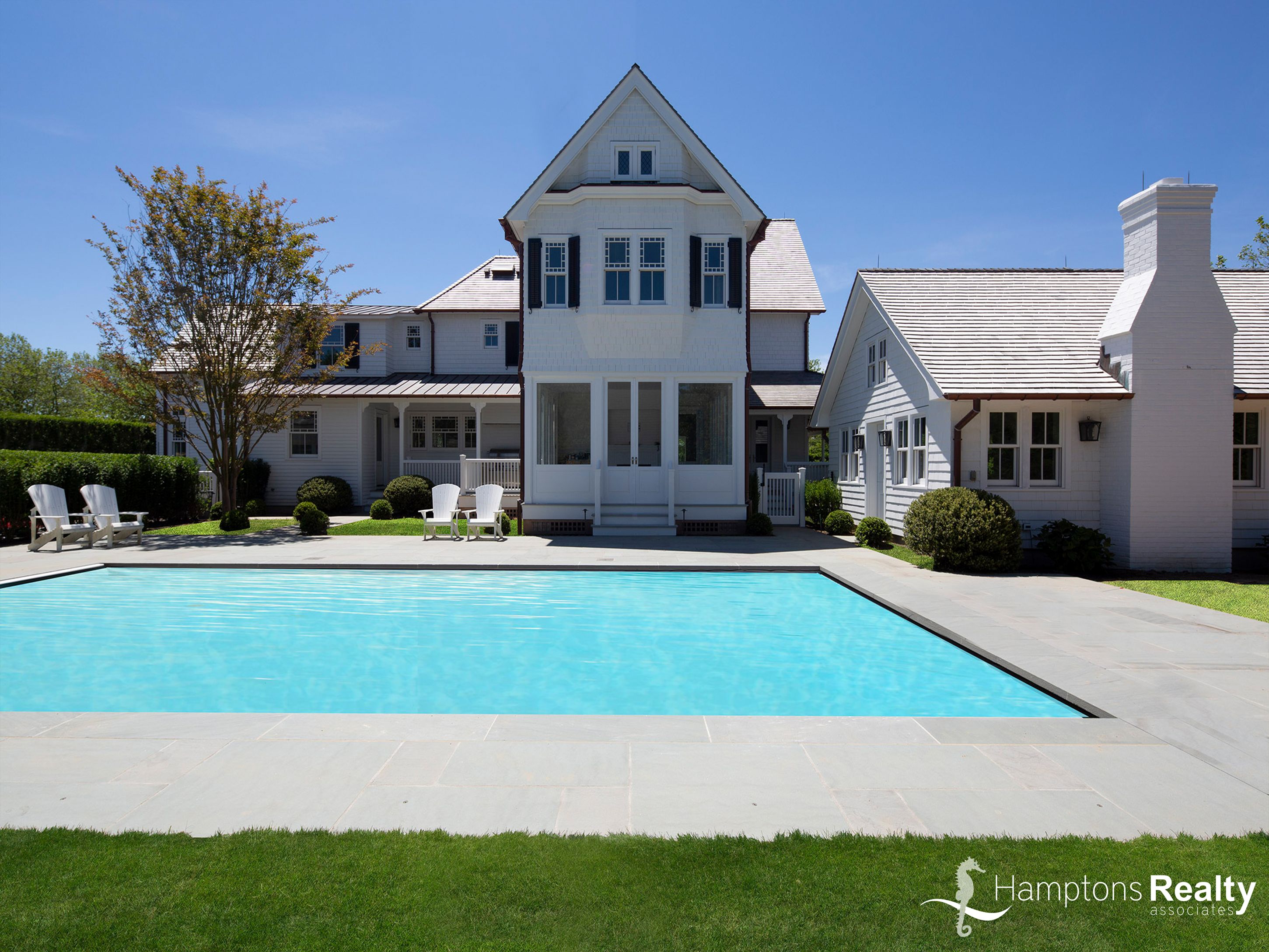 41 Gin Ln in Southampton Out East