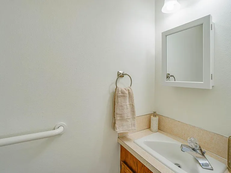 1655 Douglas St — Photo 15
