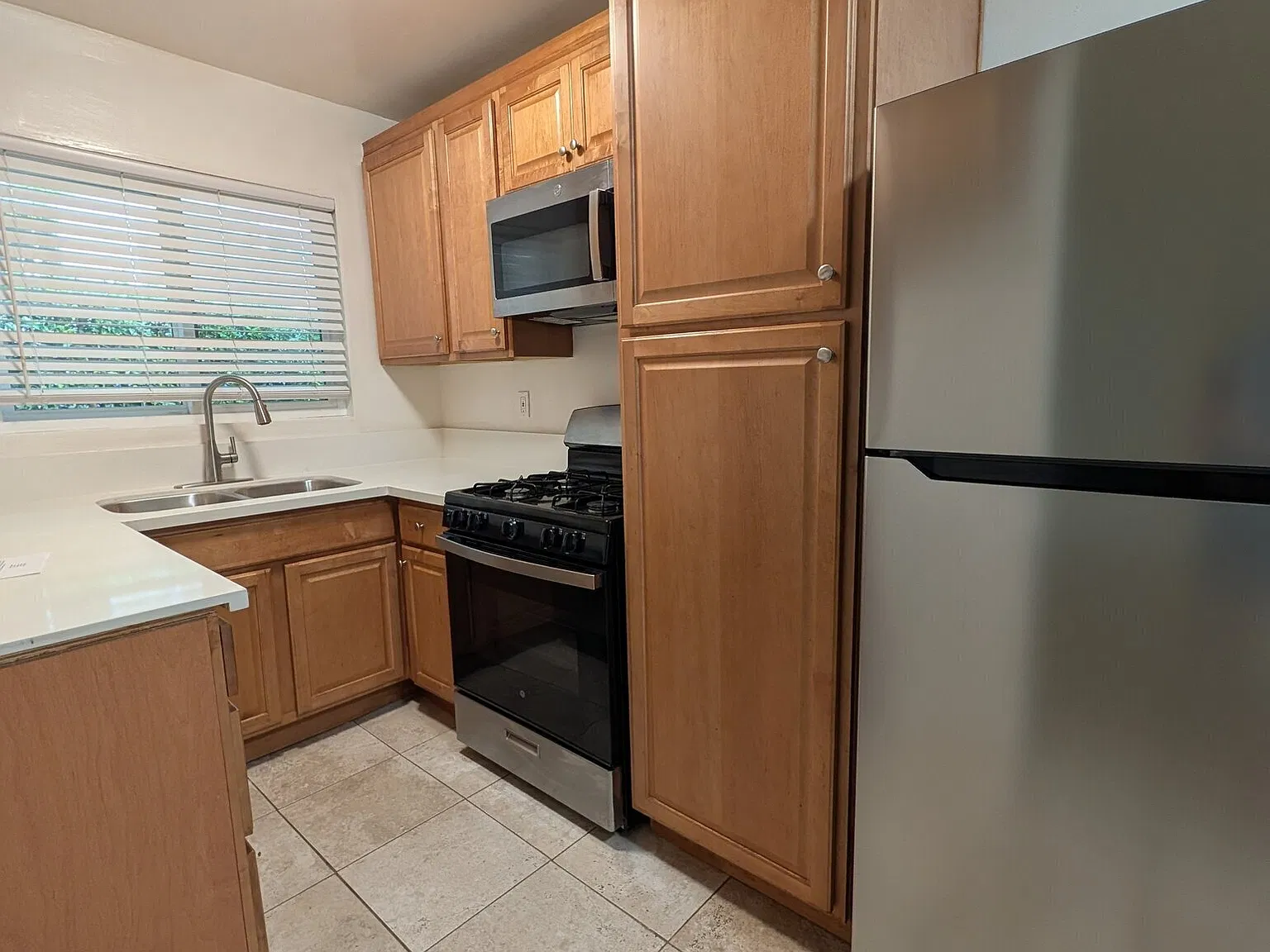 Stainless appliances with Quartz Counters! Close to Sawtelle food! — Photo 3