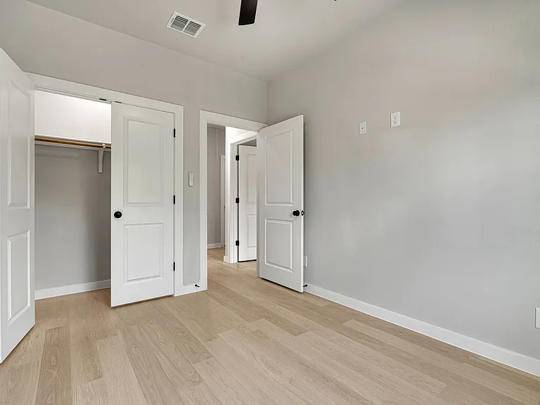 525 Dakota St — Photo 15