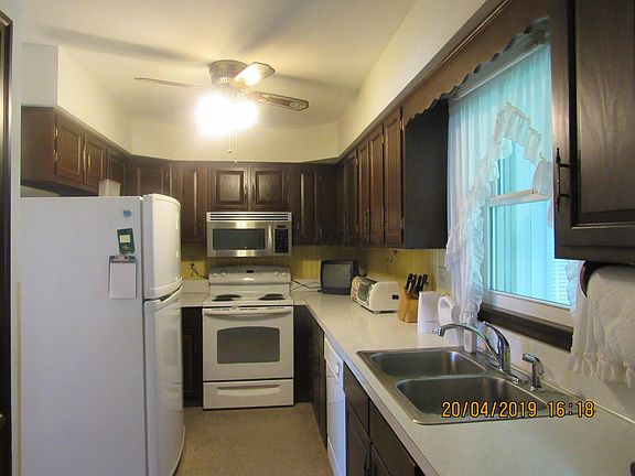 5th image of 694 Fairlawn Dr