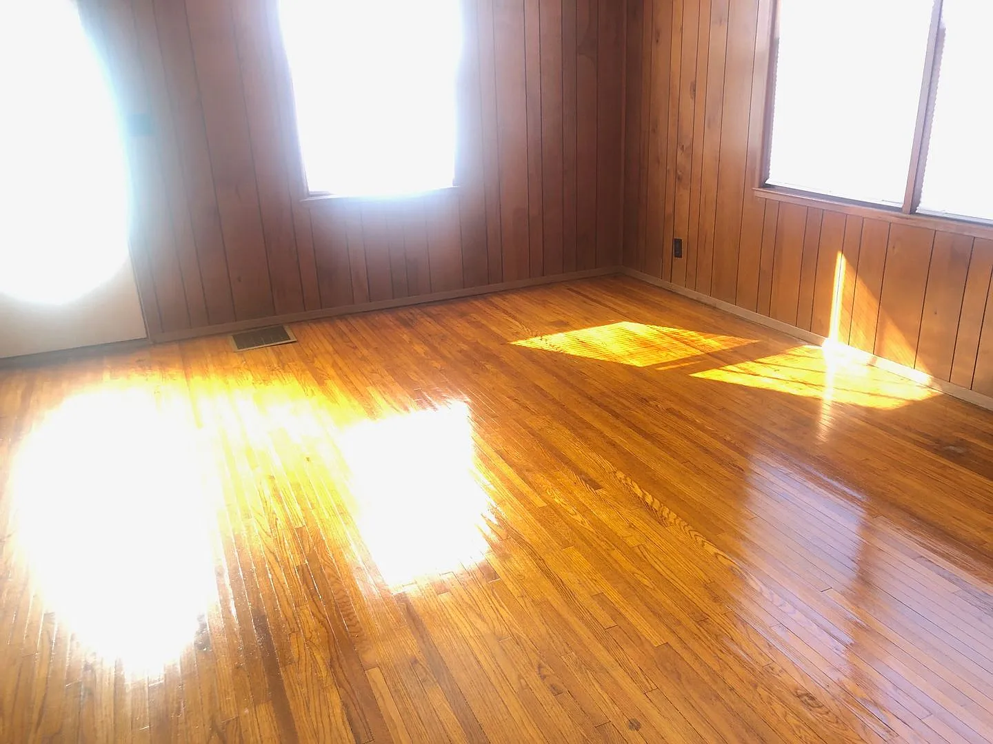 Neat 3 BR house in south Bloomington. Hardwood floors — Photo 4