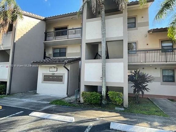 2nd image of 9954 Nob Hill Pl #9954