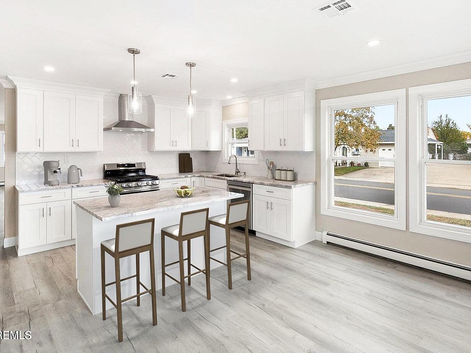 1st image of 3 Bonaire Drive
