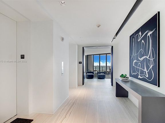 2nd image of 1000 E Biscayne Blvd #3201