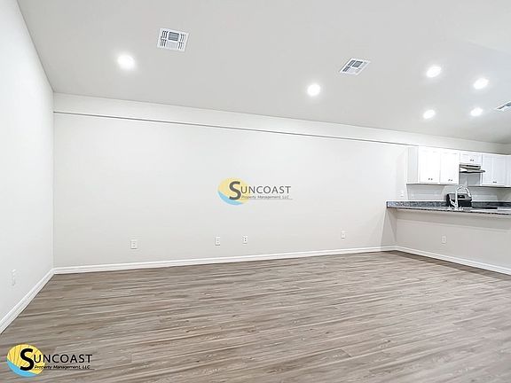 3rd image of 15581 Chamberlain Blvd