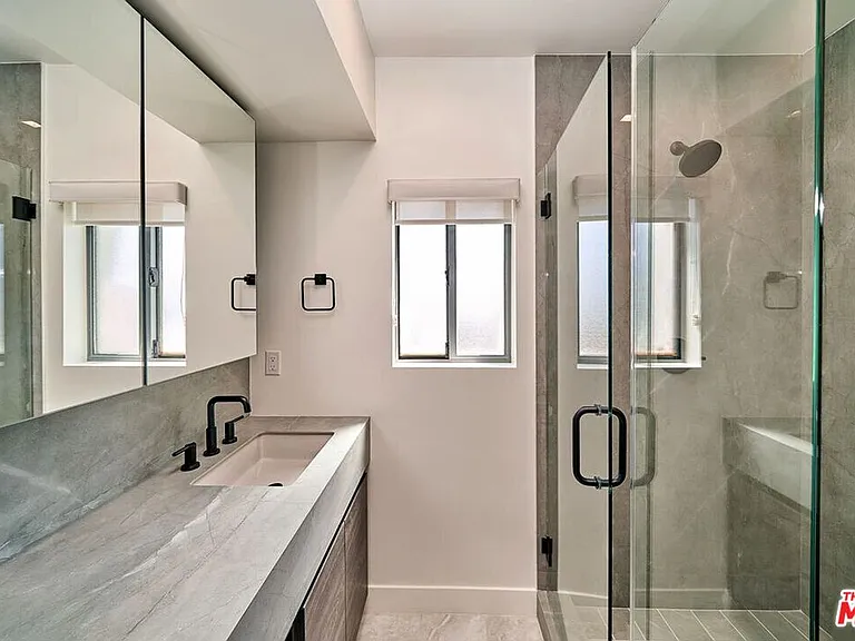145 S Maple Dr #401 — Photo 20