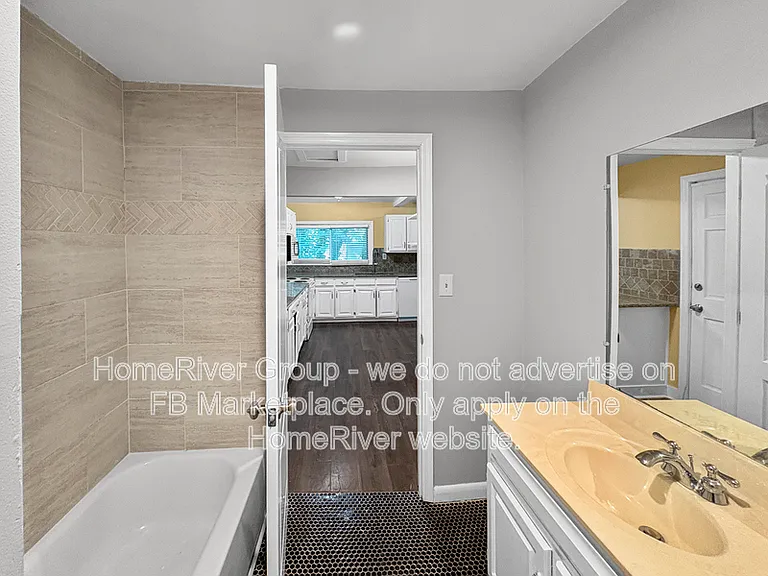 1310 Roanoke Ave — Photo 14