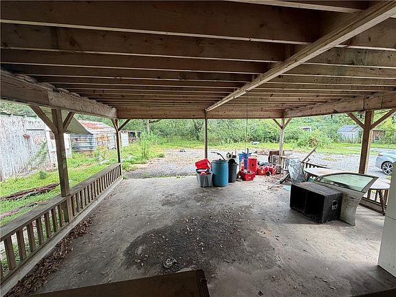 3rd image of 15069 Shelly Rd