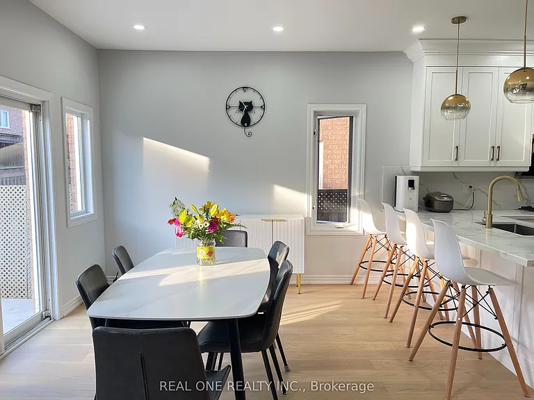 485 English Rose Ln #ONE ENSUITE ON SECON — Photo 5
