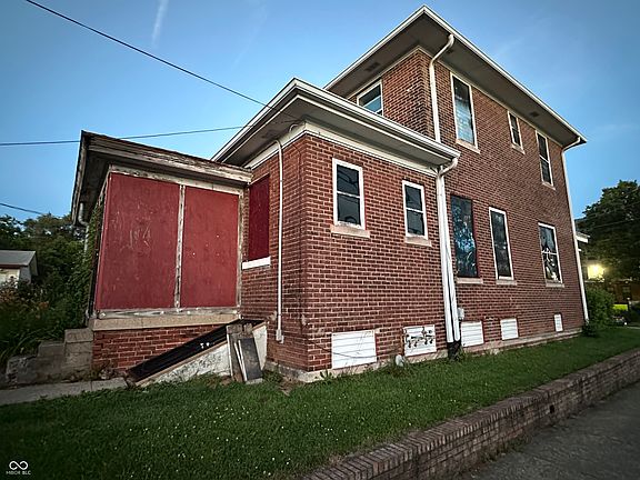 3rd image of 1402 E Market St