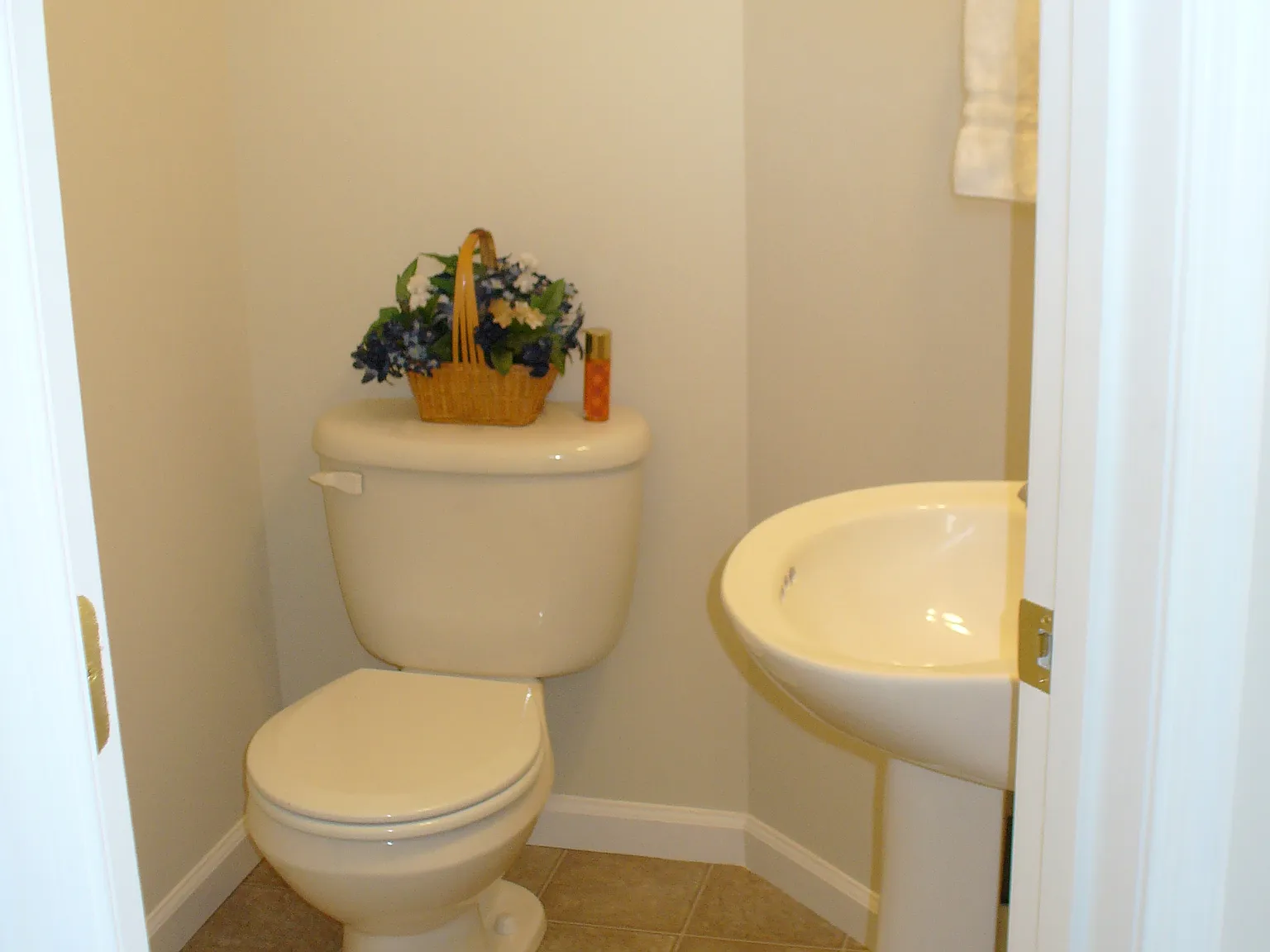 3 bed, 2.5 bath, 1840 sqft, $1,500 — Photo 4