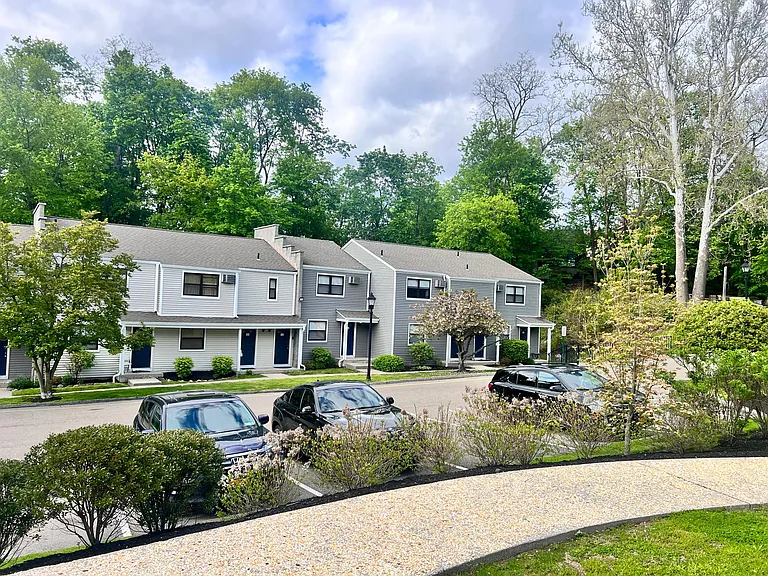 Sherwood Apartments LLC — Photo 3