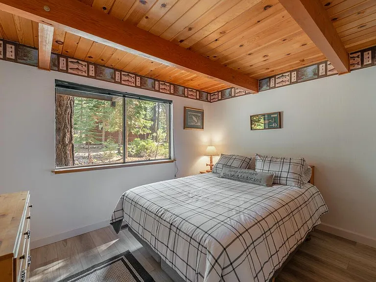 5658 Rhodesia Rd — Photo 11