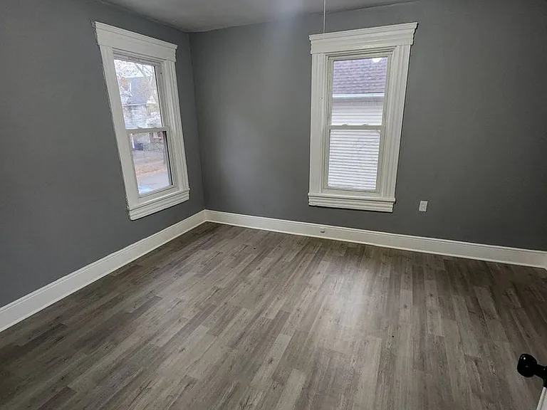 2188 E 36th St — Photo 27