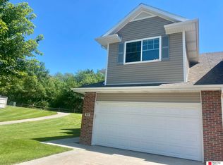 915 Carlton Cir, Lincoln, NE 68512