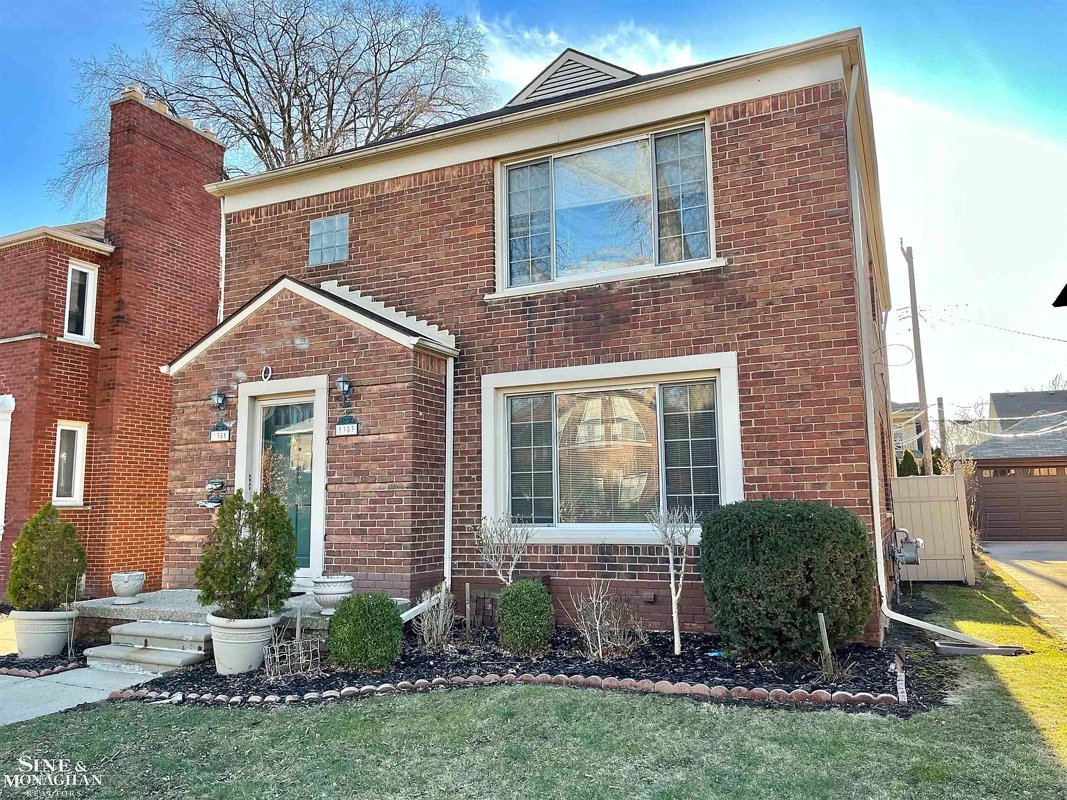 2 bed, 1.0 bath, 2002 sqft, $1,600 — Photo 1