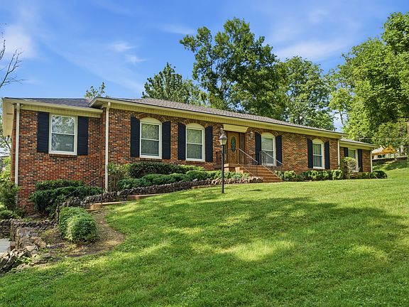 3rd image of 631 Forest Park Dr