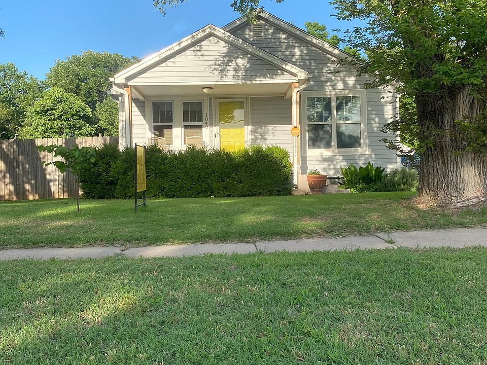 2 bedroom, 1 bathroom tudor style