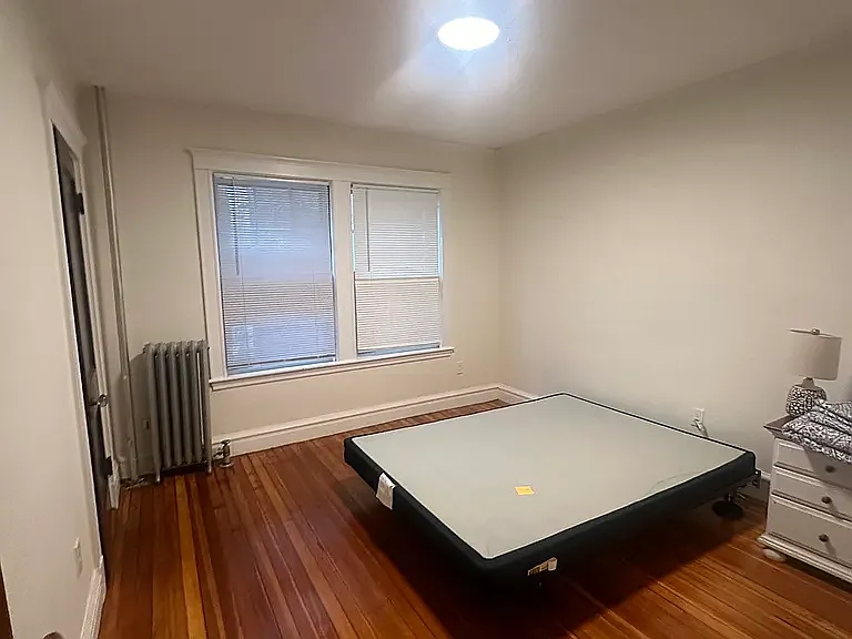 33 Concord Ave — Photo 2