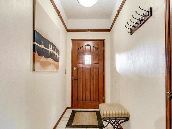 4th image of 9816 S Hillcrest Dr