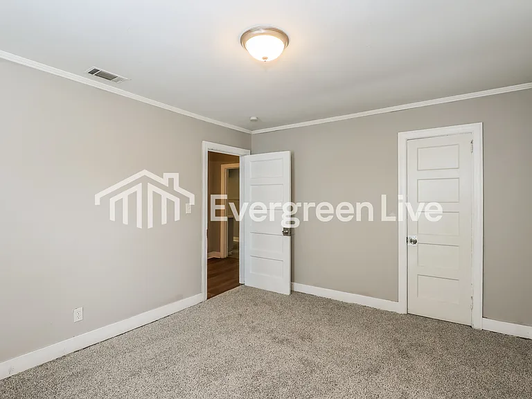 1802 Hampton Ave — Photo 8