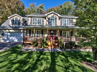 900 Meadowlark Dr, Moscow, PA 18444