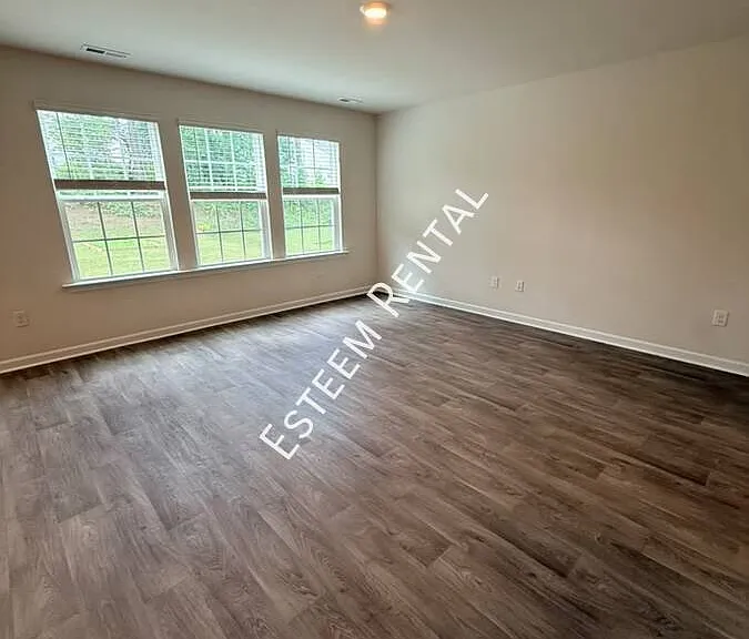 135 Palm Dr — Photo 8