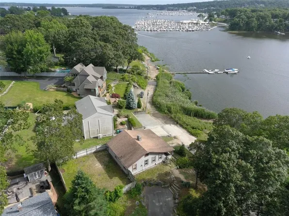 74 Edgewater Dr, Warwick, RI 02886
