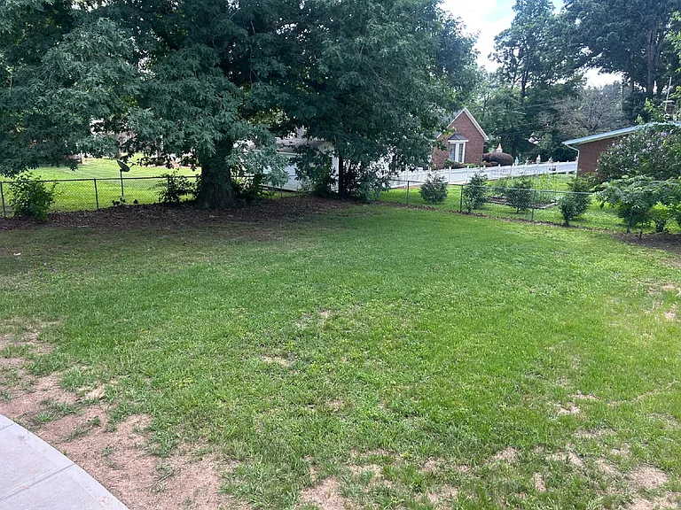 914 Linwood Rd — Photo 17