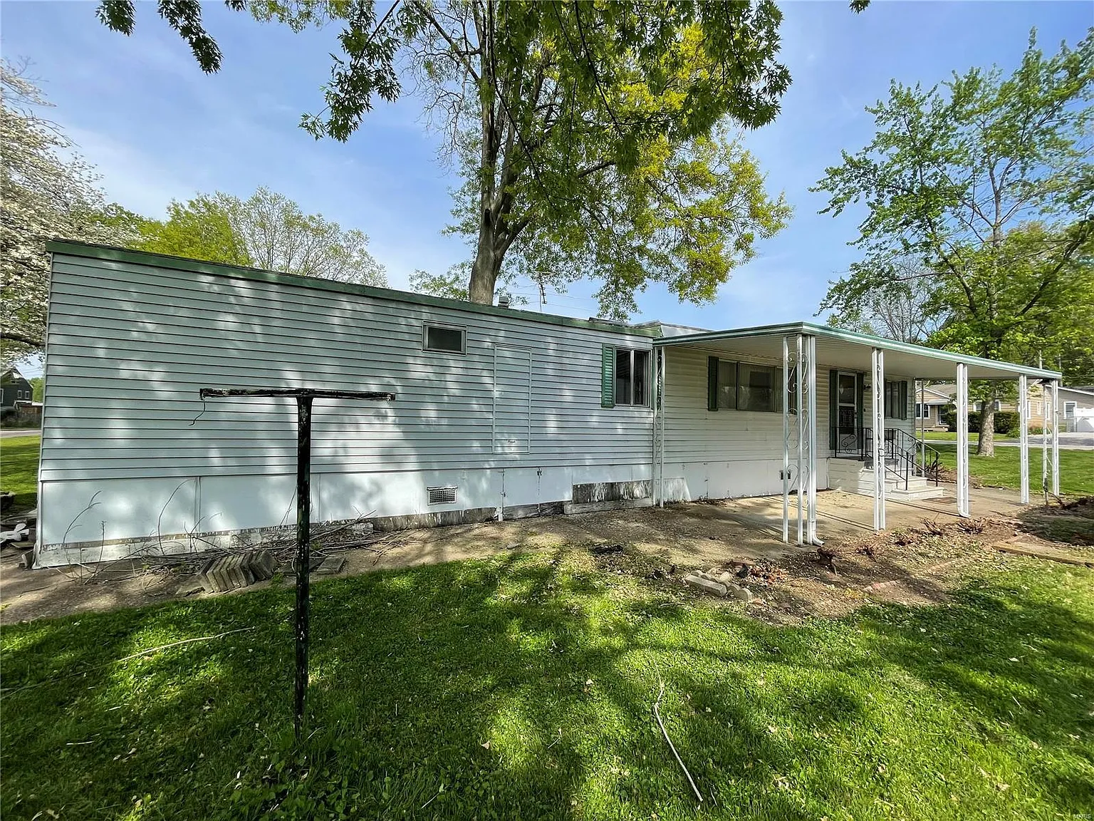 1841 E Belle Ave photo 1