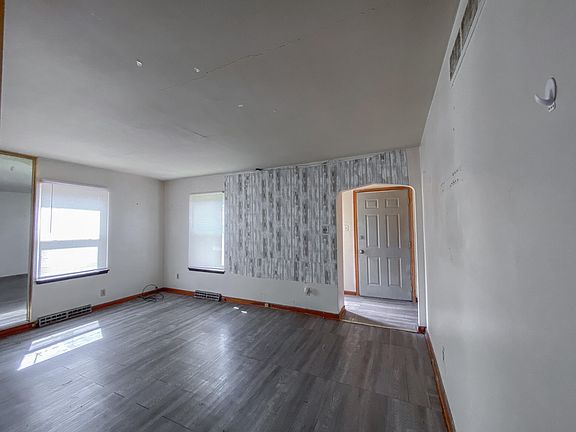 3rd image of 808 E 44th Pl