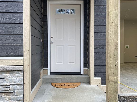 3rd image of 401 Highline Ln