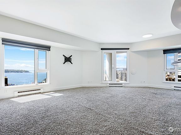 4th image of 121 Vine Street #1403