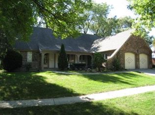 282 Columbine Dr, Clarendon Hills, IL 60514