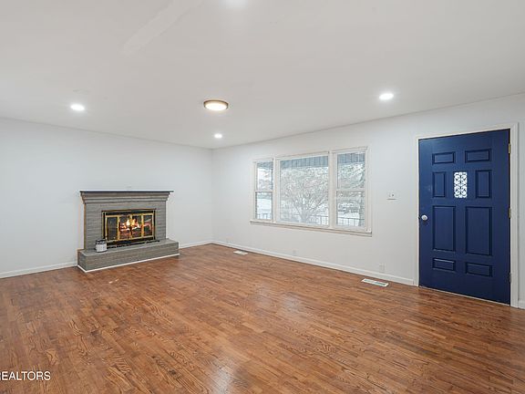 5th image of 5011 Knoxwood Dr