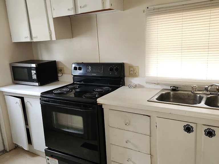 938 Edgehill Rd — Photo 3