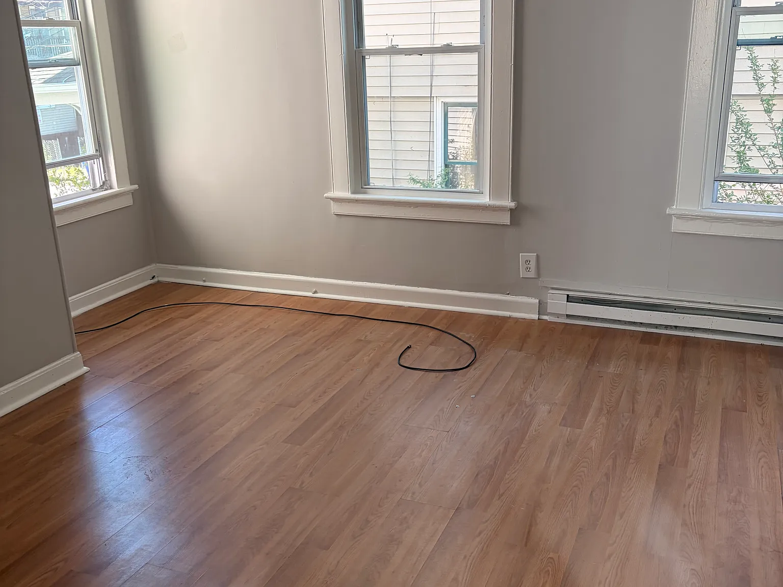 4 bed, $1,700 — Photo 1