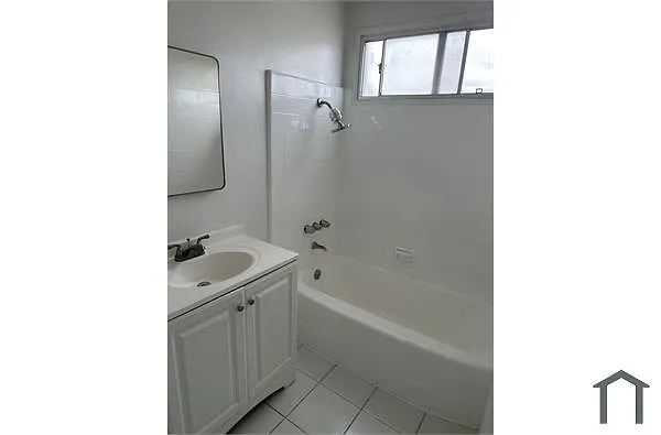 Building Photo - 4001 Santo Tomas Dr #6