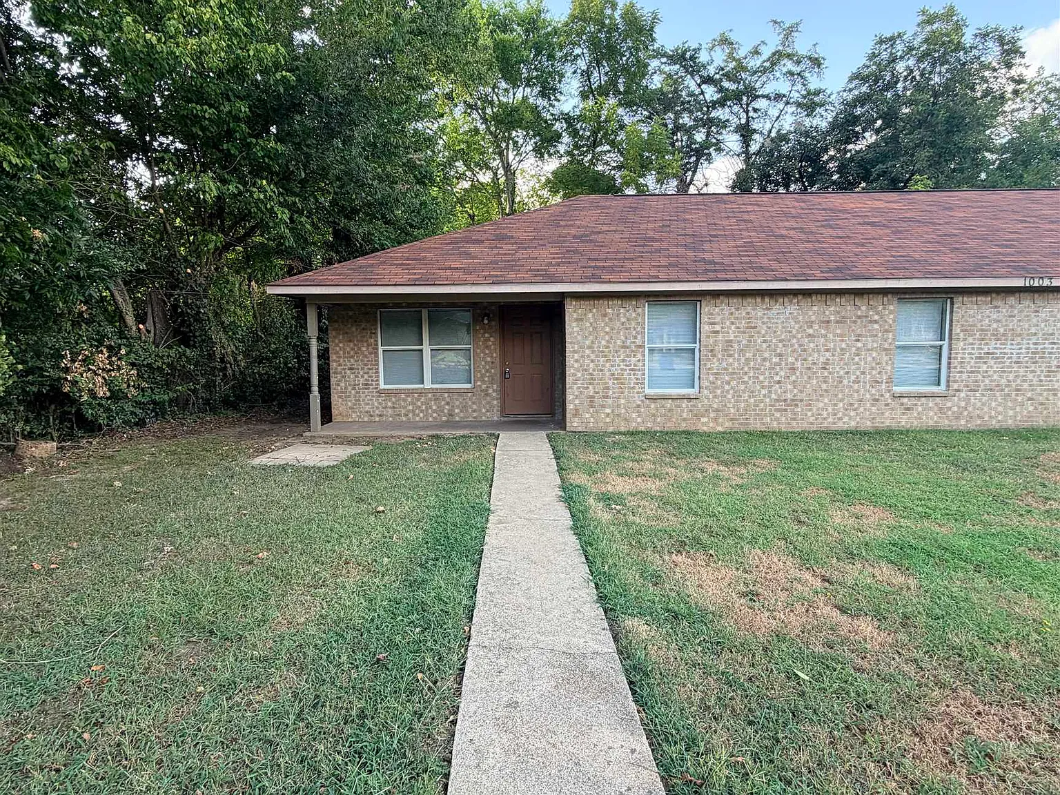 3 bed, 2.0 bath, 1174 sqft, $1,400 — Photo 3