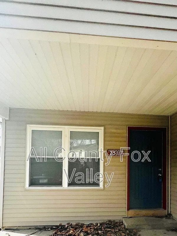 3 bed, 2.0 bath, $2,350 — Photo 2