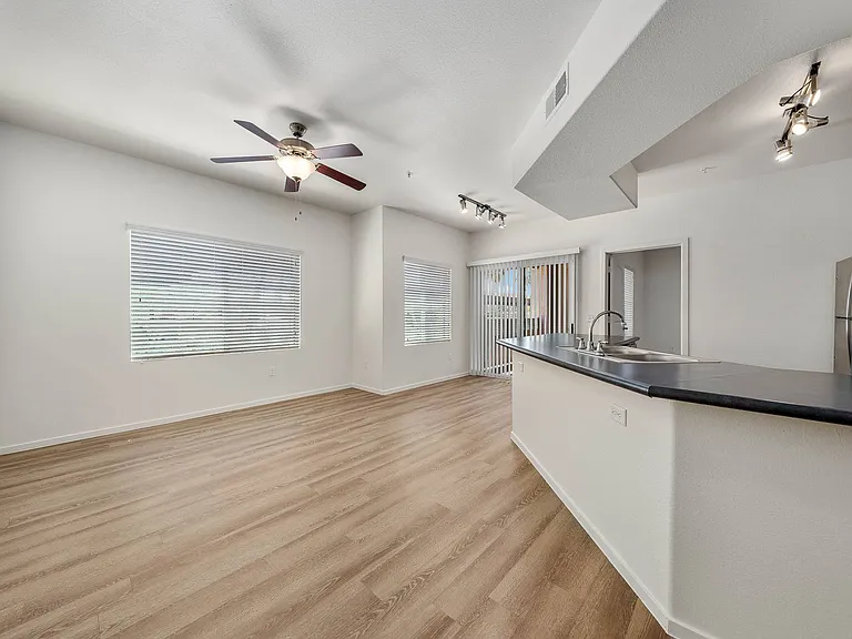 Altair Apartments — Photo 45