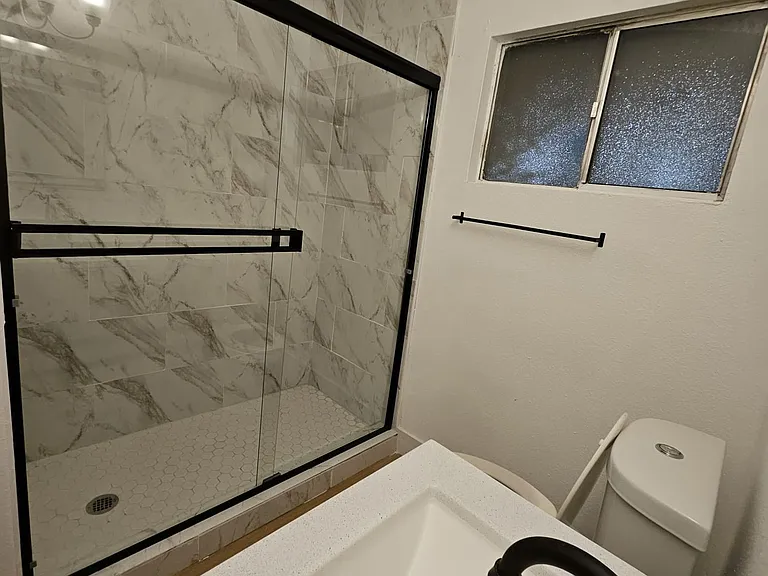 2512 Tulip Ln — Photo 6