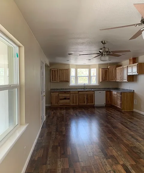 139 E Castleberry Dr — Photo 15