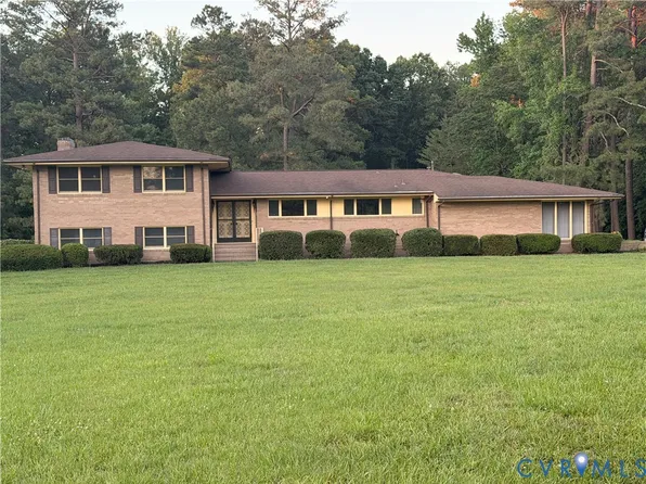 6000 Woodpecker Rd, Chesterfield, VA 23838