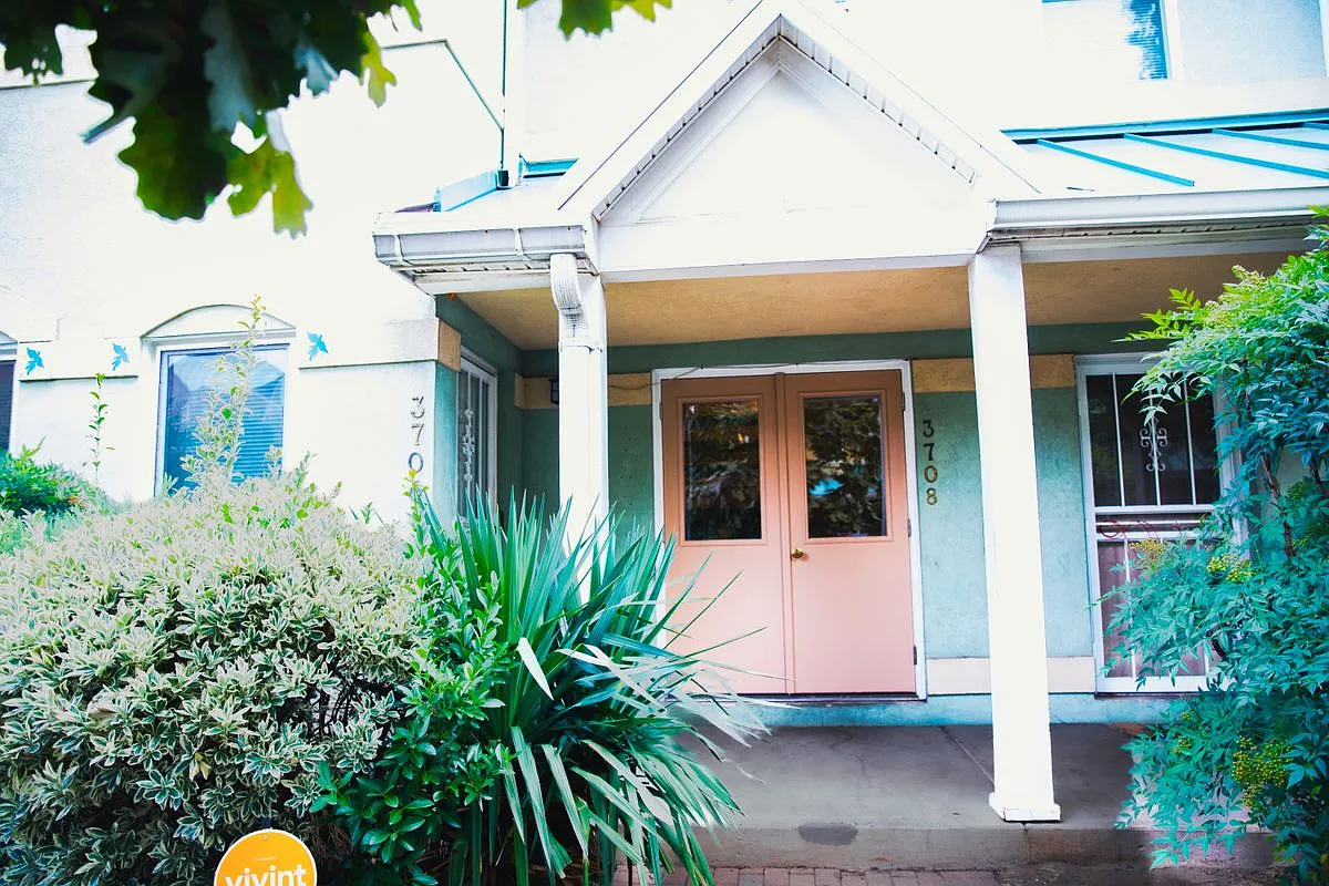 2 bed, 1.0 bath, 937 sqft, $2,980 — Photo 1