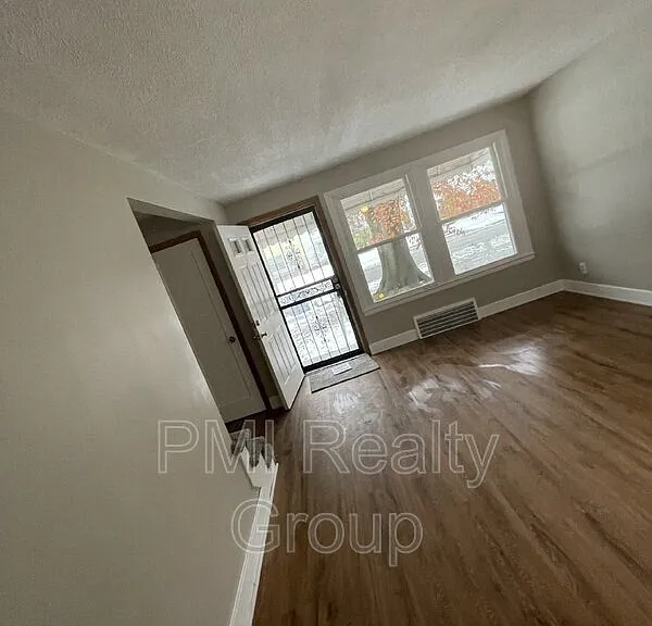 25561 Tungsten Rd — Photo 7