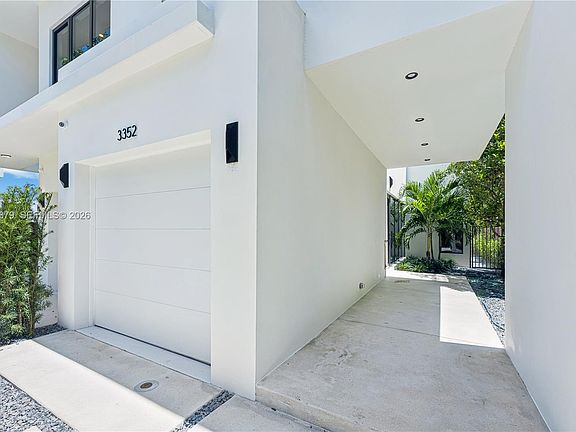 3rd image of 3352 SW 28th Ter