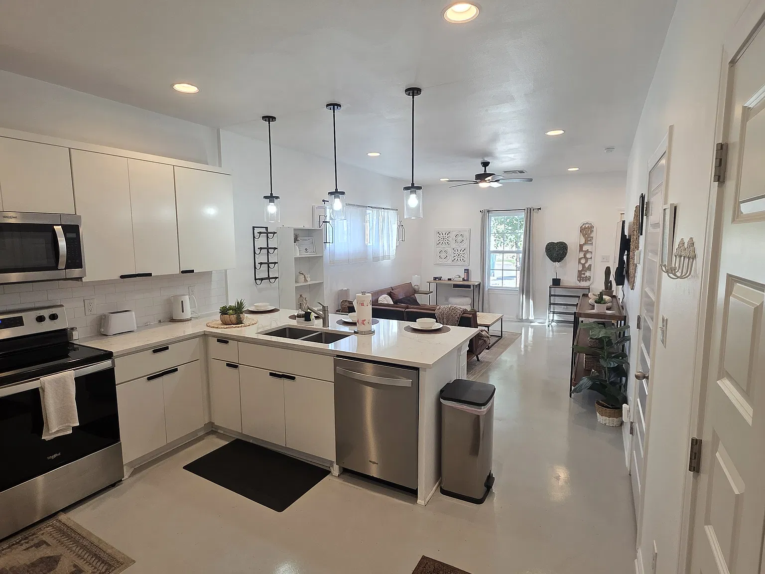 2 bed, 2.5 bath, 981 sqft, $2,000 — Photo 4